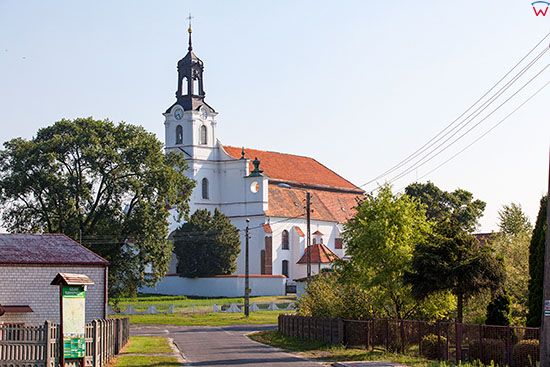 Olobok, panorama na kosciol parafialny. EU, Pl, Wielkopolskie.